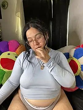 Snapshot of MsConejitaa chatting on 04.27.26 MsConejitaa online show from 04.27.26