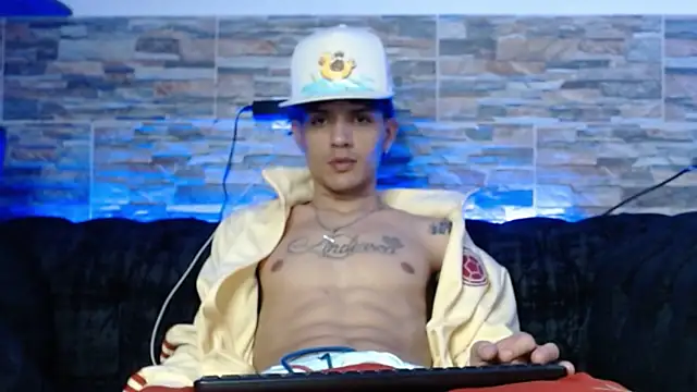 Snapshot of andersonZ998 chatting on 03.19.25 andersonZ998 online show from 03.19.25