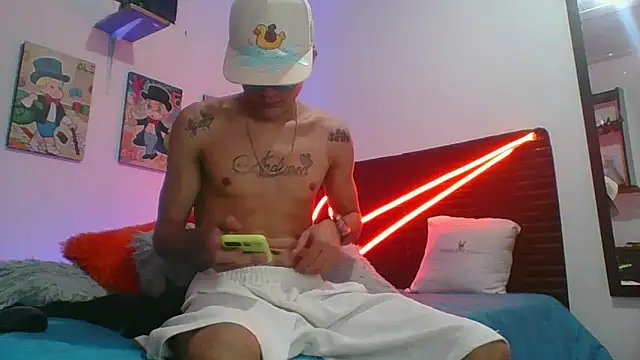 Snapshot of andersonZ998 chatting on 10.13.25 andersonZ998 online show from 10.13.25