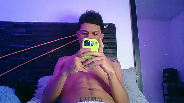 Snapshot of andersonZ998 chatting on 10.16.25 andersonZ998 online show from 10.16.25