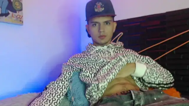 Snapshot of andersonZ998 chatting on 10.26.25 andersonZ998 online show from 10.26.25