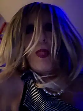 Snapshot of Vonniecd chatting on 03.01.26 Vonniecd online show from 03.01.26