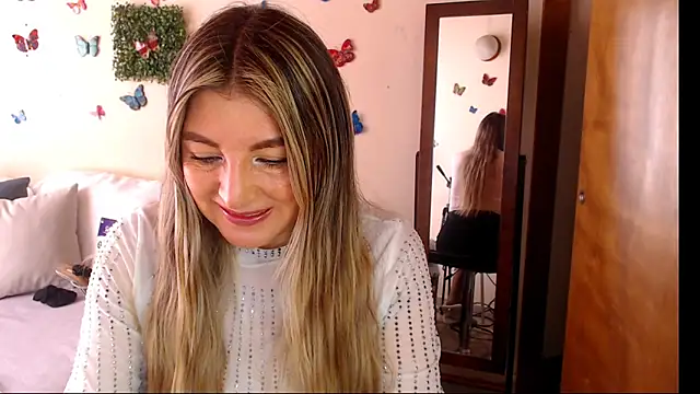 Snapshot of Jolie-Mature chatting on 05.17.26 Jolie-Mature online show from 05.17.26