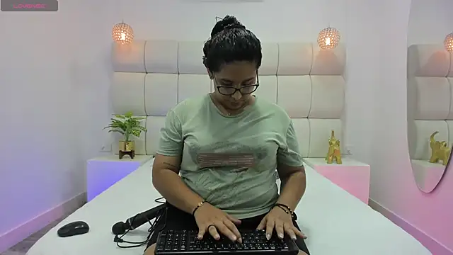 DanielleEvans  online show from 11.17.25