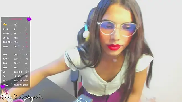 Snapshot of Kim_Wexler chatting on 10.27.25 Kim Wexler online show from 10.27.25