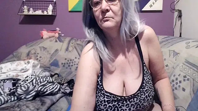 Snapshot of milfchantal4 chatting on 02.23.25 milfchantal4 online show from 02.23.25