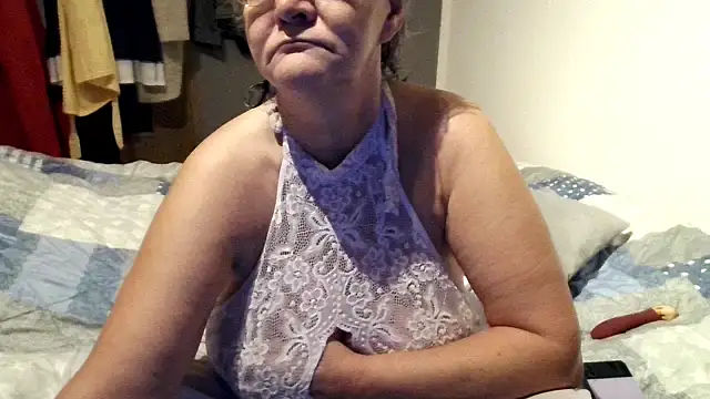 Snapshot of milfchantal4 chatting on 10.12.25 milfchantal4 online show from 10.12.25