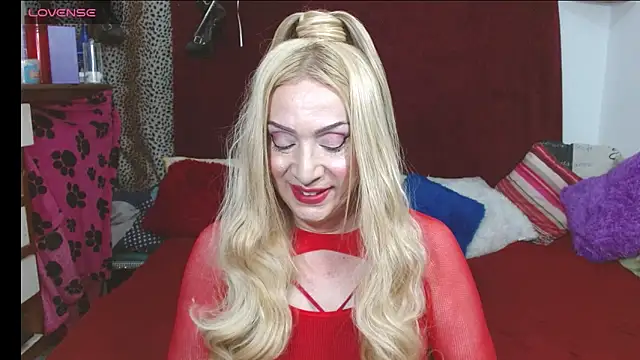 Snapshot of elena_evans chatting on 04.25.26 elena evans online show from 04.25.26