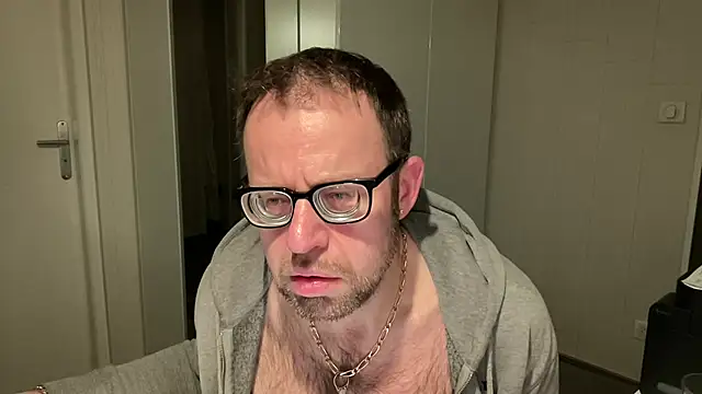 Snapshot of FABIOGLASSES chatting on 01.18.25 FABIOGLASSES online show from 01.18.25