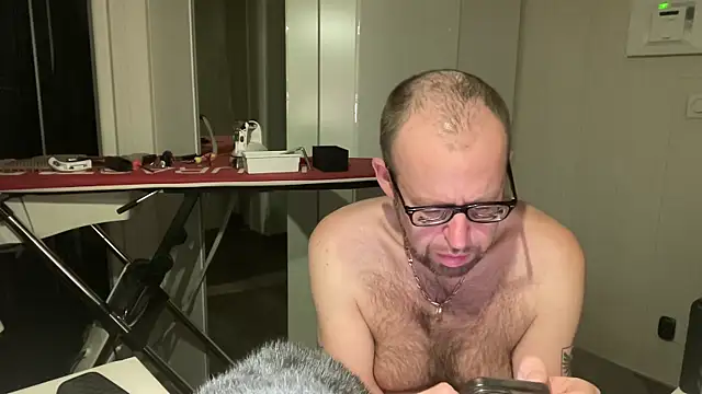 Snapshot of FABIOGLASSES chatting on 10.06.25 FABIOGLASSES online show from 10.06.25