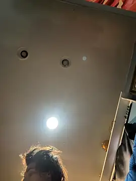 Snapshot of AshtonChicken chatting on 11.08.25 AshtonChicken online show from 11.08.25