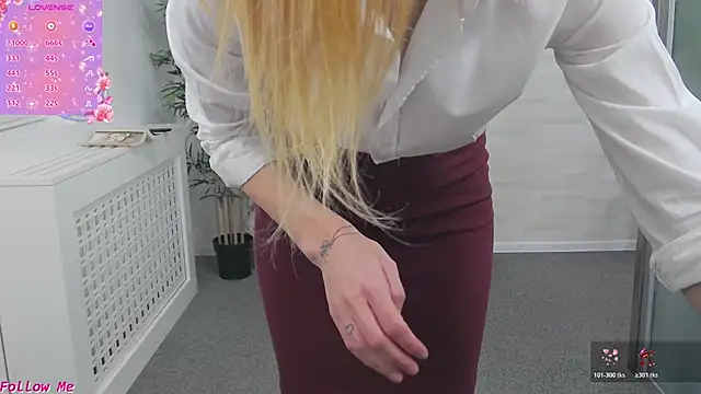 EllaMilf  online show from 03.24.26