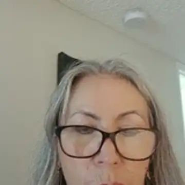 Snapshot of EvaRobinson chatting on 05.22.26 EvaRobinson online show from 05.22.26