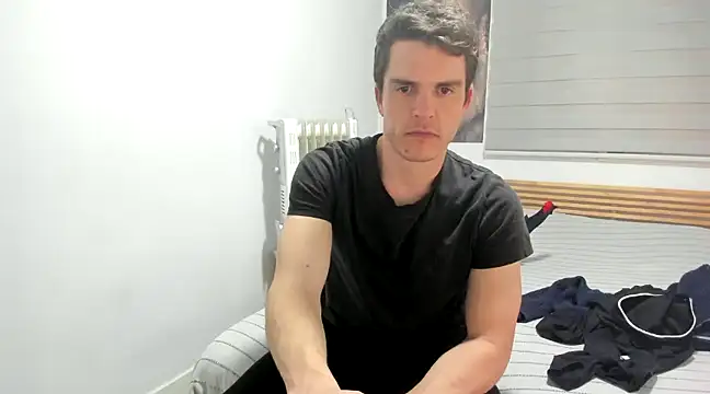 Snapshot of HeteroOli chatting on 02.10.25 HeteroOli online show from 02.10.25