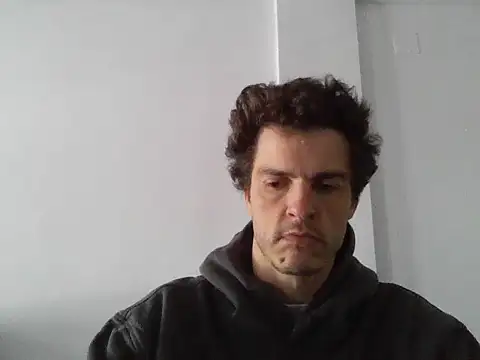 Snapshot of HeteroOli chatting on 05.17.26 HeteroOli online show from 05.17.26