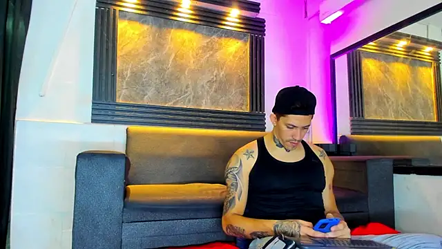 Snapshot of yeckodream chatting on 11.18.25 yeckodream online show from 11.18.25