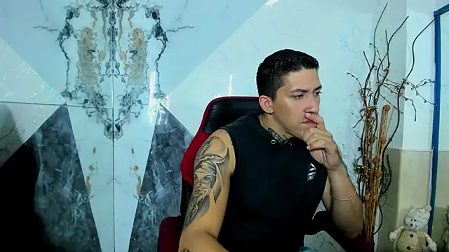 Snapshot of yeckodream chatting on 12.14.25 yeckodream online show from 12.14.25