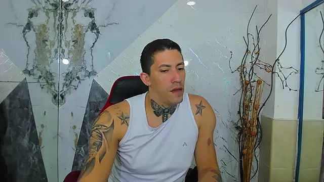 Snapshot of yeckodream chatting on 12.15.25 yeckodream online show from 12.15.25