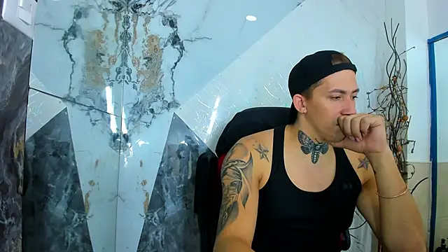 Snapshot of yeckodream chatting on 12.22.25 yeckodream online show from 12.22.25