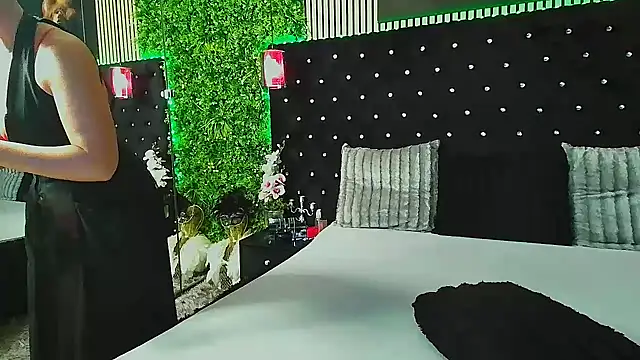 Snapshot of InannaStar chatting on 01.16.26 InannaStar online show from 01.16.26