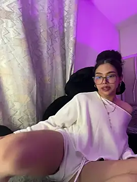Snapshot of Samantha_Bernardo chatting on 06.21.26 Samantha Bernardo online show from 06.21.26