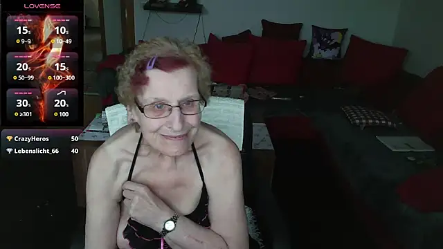 HeisseomaOriginal online show from 02.24.25