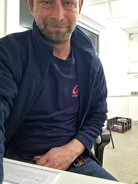 Snapshot of Mjn34 chatting on 01.14.25 Mjn34 online show from 01.14.25