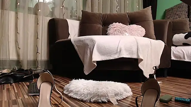 lovingfeetheels online show from 10.13.25