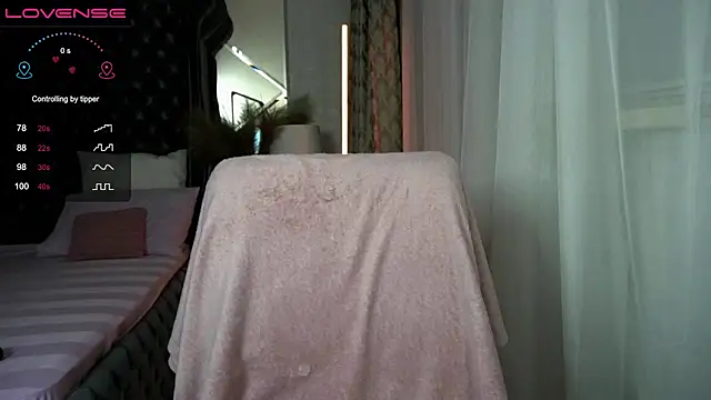 Snapshot of Sweety_one_ chatting on 12.01.24 Sweety one  online show from 12.01.24