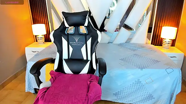 Linda4Petite online show from 09.23.25