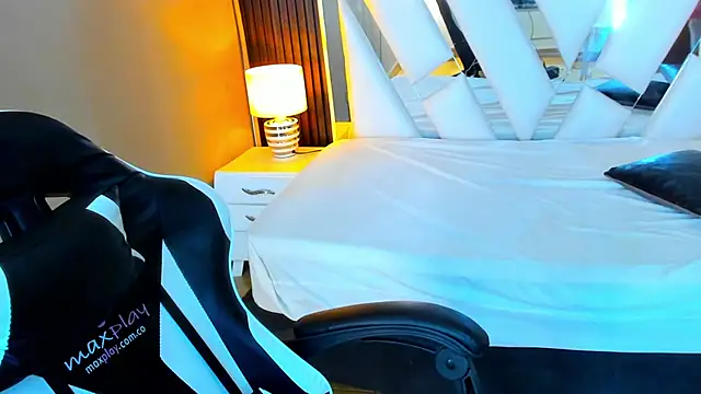 Linda4Petite online show from 11.19.25