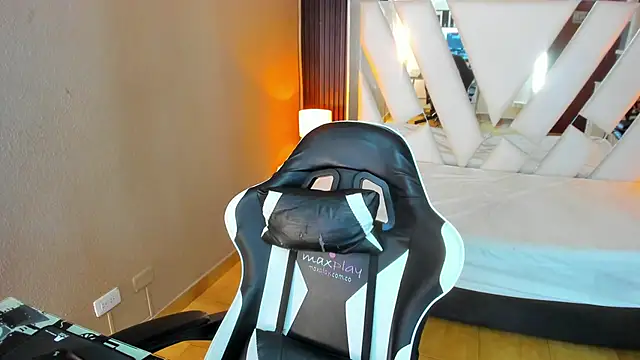 Linda4Petite online show from 03.31.26