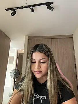 lunablossom  online show from 03.04.26