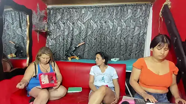 Snapshot of lesbiancuple chatting on 01.17.25 lesbiancuple online show from 01.17.25