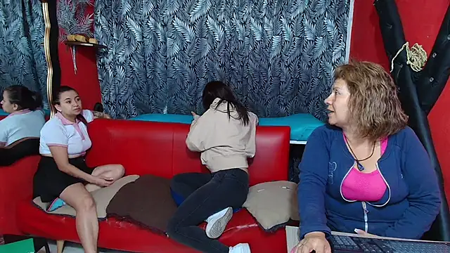 Snapshot of lesbiancuple chatting on 01.31.25 lesbiancuple online show from 01.31.25