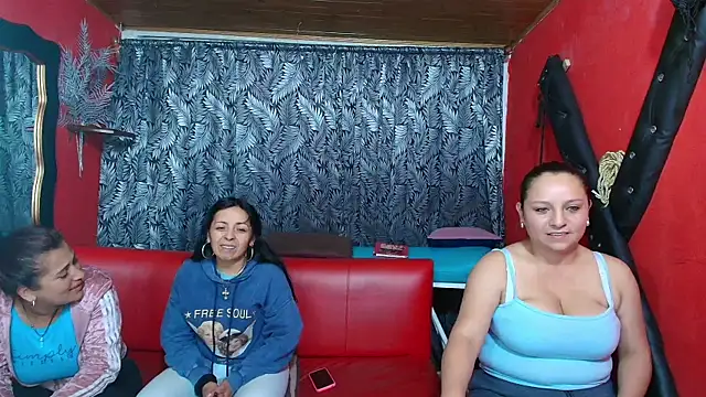 Snapshot of lesbiancuple chatting on 02.06.25 lesbiancuple online show from 02.06.25