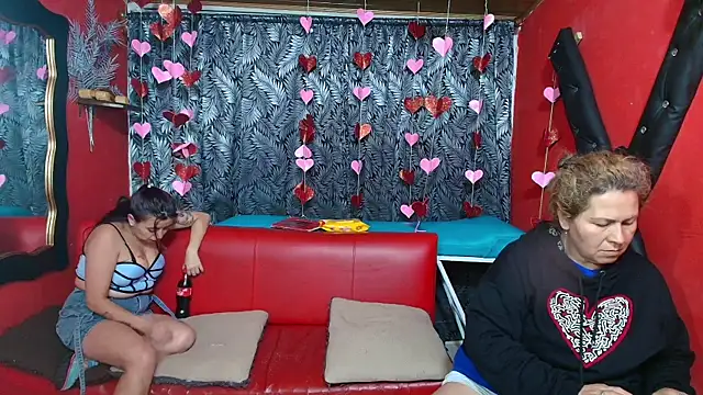 Snapshot of lesbiancuple chatting on 02.14.25 lesbiancuple online show from 02.14.25
