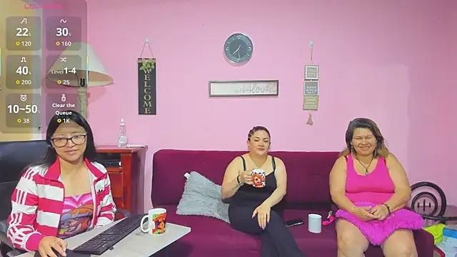 Snapshot of lesbiancuple chatting on 10.08.25 lesbiancuple online show from 10.08.25
