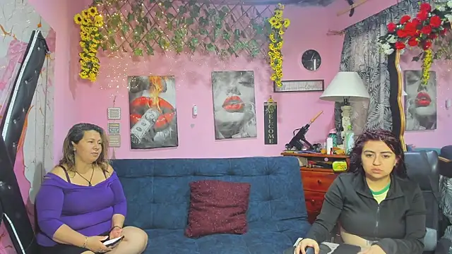 Snapshot of lesbiancuple chatting on 04.25.26 lesbiancuple online show from 04.25.26