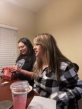 Snapshot of AriannaPena chatting on 01.19.25 AriannaPena online show from 01.19.25