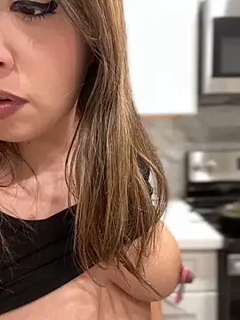 Snapshot of AriannaPena chatting on 02.27.25 AriannaPena online show from 02.27.25