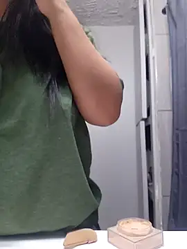 Snapshot of AriannaPena chatting on 10.11.25 AriannaPena online show from 10.11.25