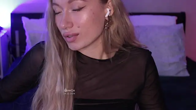 Blondie Bunny online show from 12.16.24