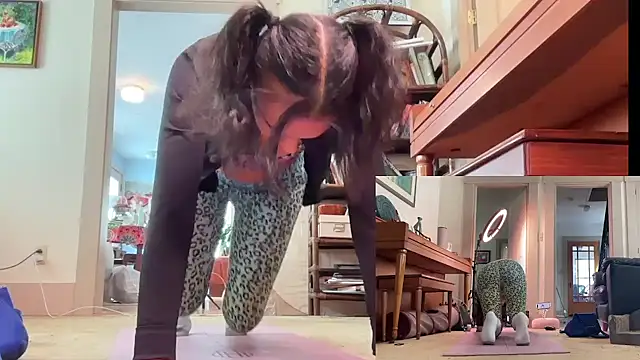 Snapshot of queendab626 chatting on 01.27.25 queendab626 online show from 01.27.25