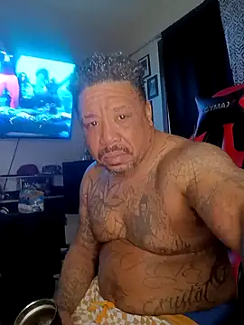 Snapshot of yellowwetfox chatting on 12.28.24 yellowwetfox online show from 12.28.24