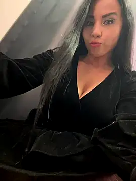 CrazzyChicks online show from 10.24.25