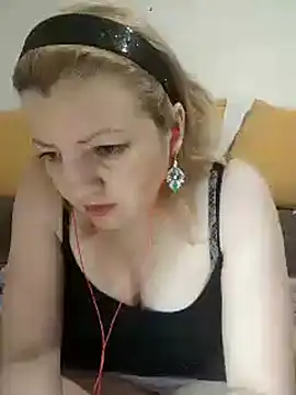 Snapshot of stefanyharper16 chatting on 03.02.25 stefanyharper16 online show from 03.02.25