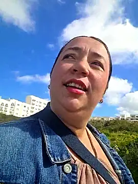 isabella rossse online show from 02.25.26