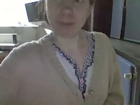 Snapshot of Moi_Lina chatting on 12.28.24 Moi Lina online show from 12.28.24