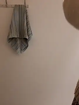 Snapshot of Moi_Lina chatting on 12.29.24 Moi Lina online show from 12.29.24